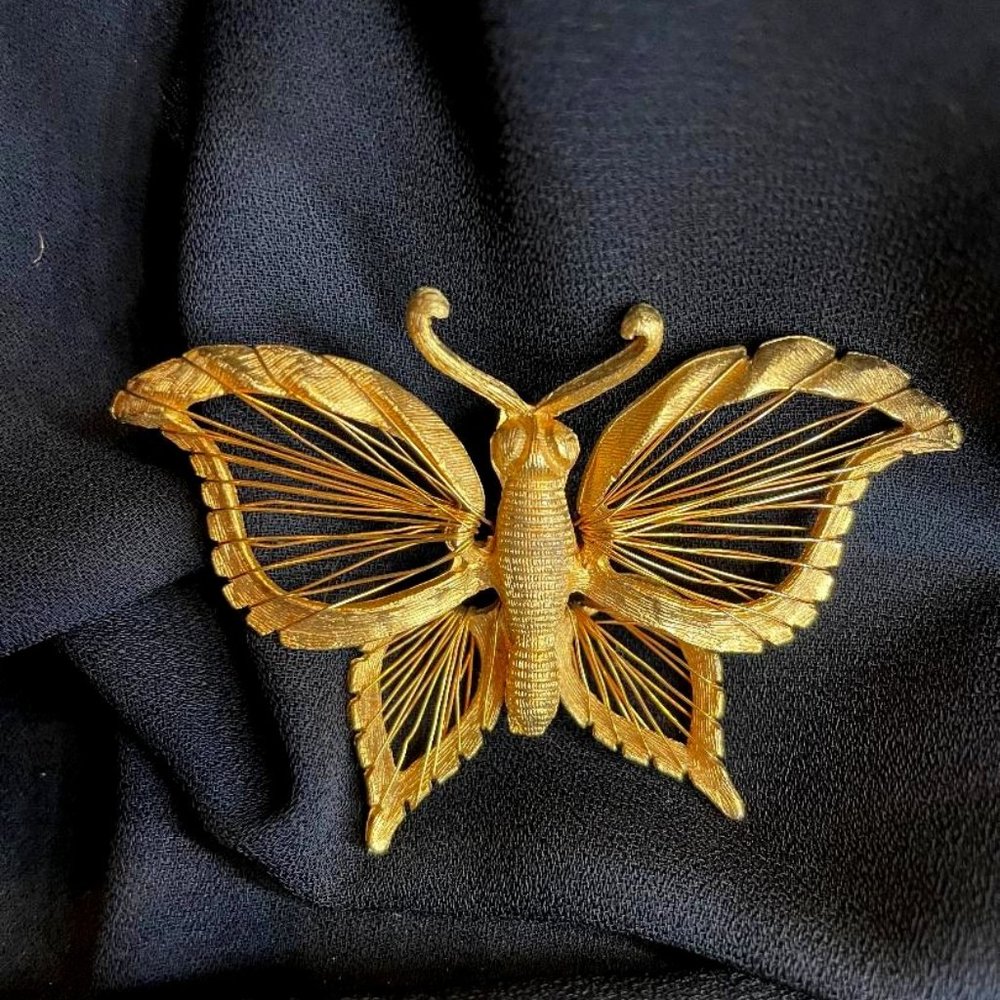 Gold-plated butterfly broach with fluttering wings!